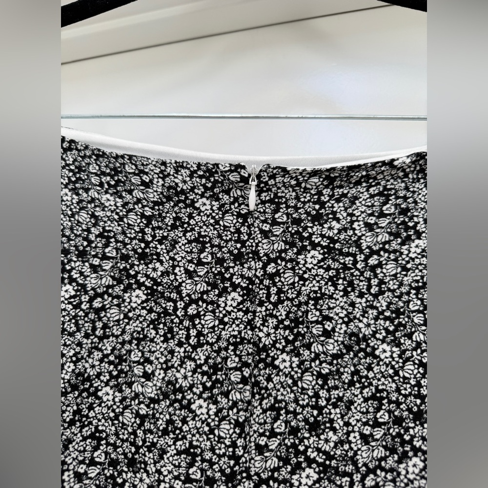 Forever 21 Black & White Floral Mini Skirt Ruffle Hem | Size M - Picture 8 of 9
